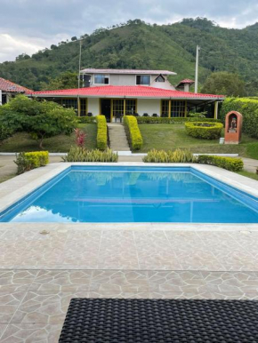 El Makelaso, Casa Campestre
